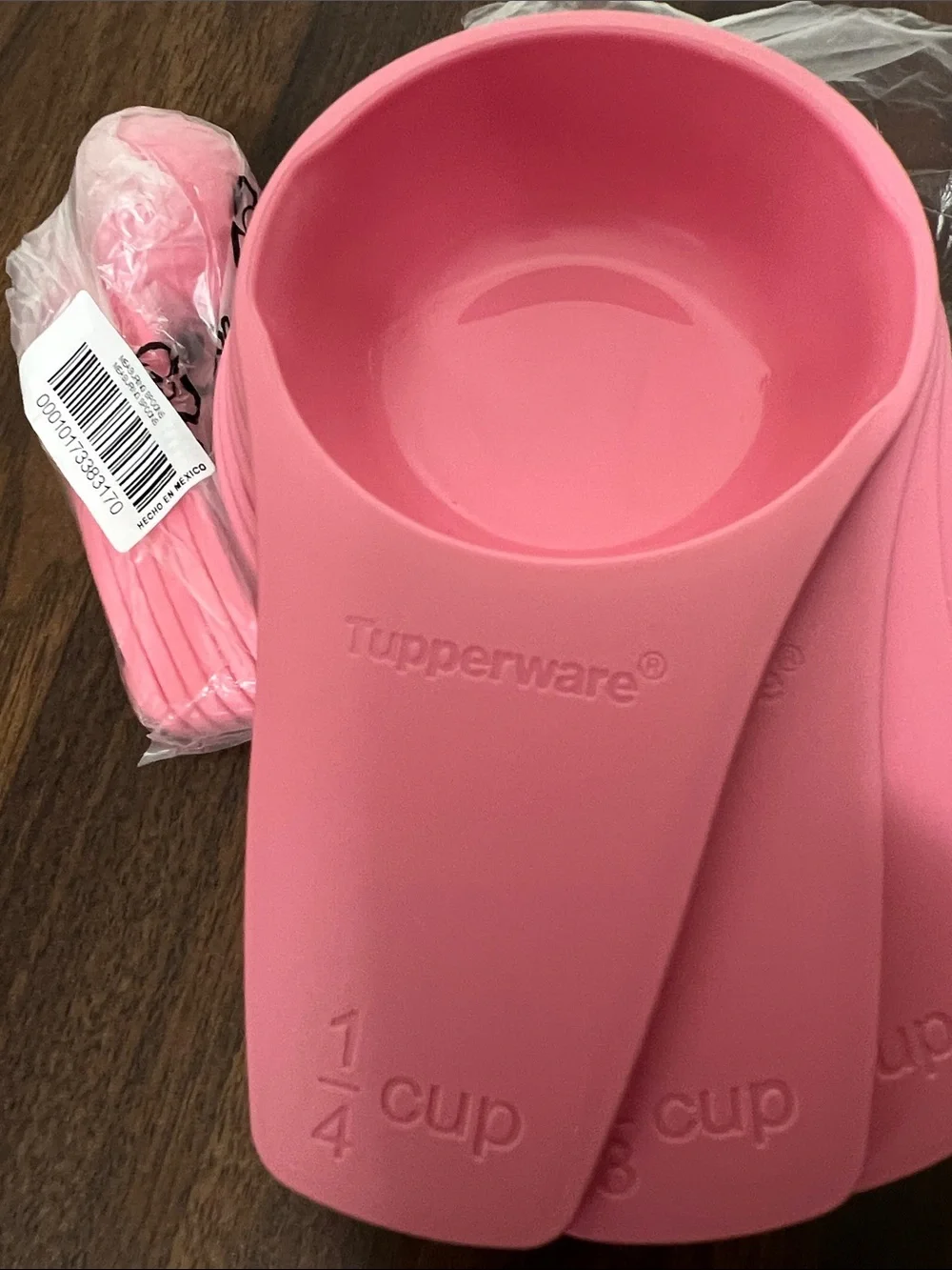 Tupperware Bright Pink Nested Measuring Cups with Matching Measuring Spoons
